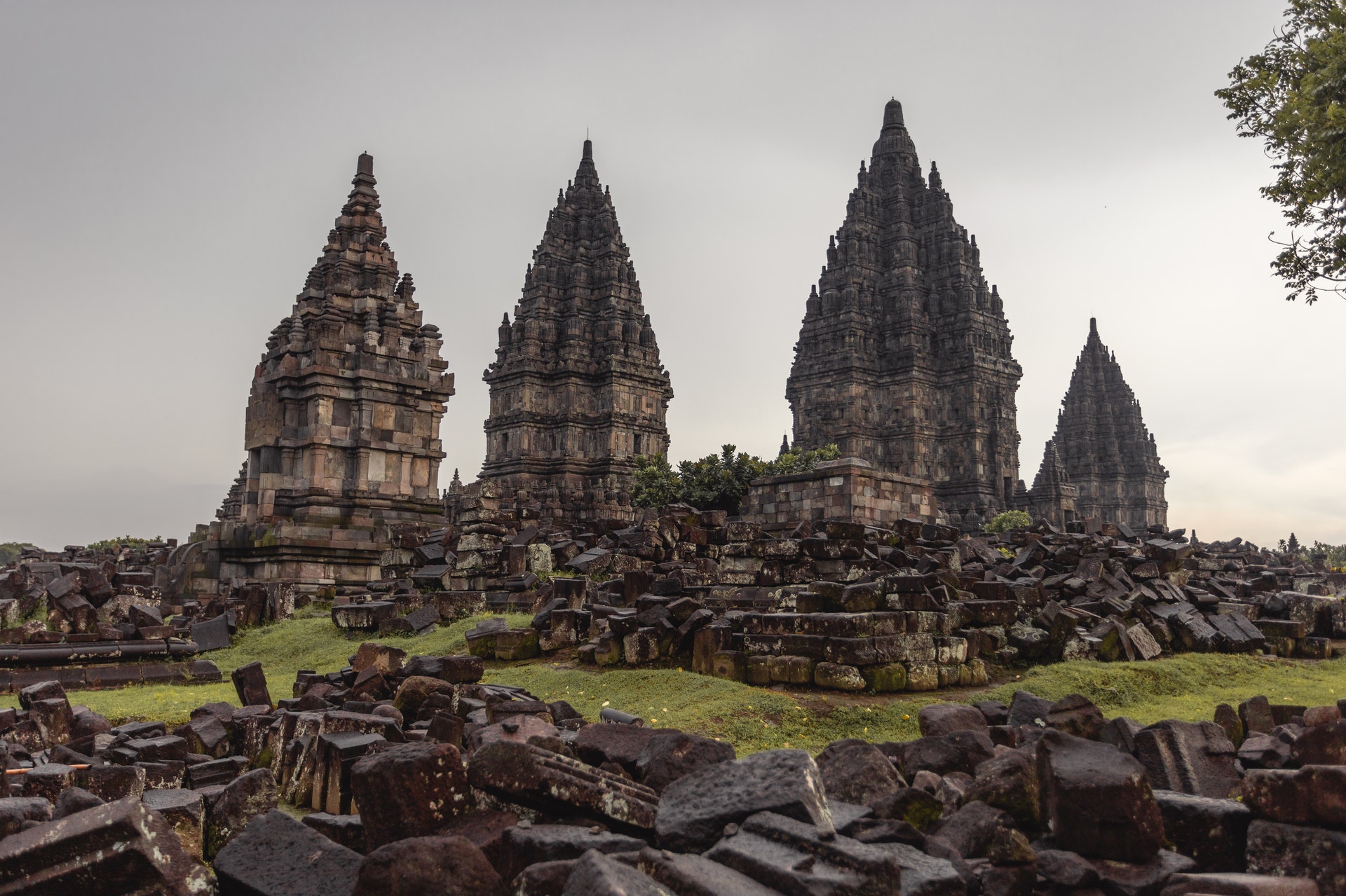  Candi Prambanan 🛕Info Lokasi, HTM, Jam Buka dan Fasilitasnya