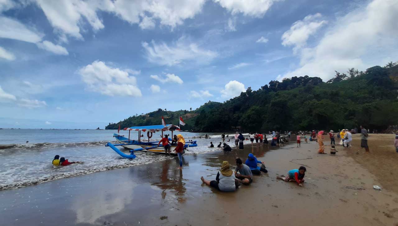  Pantai Gemah Tulungagung 🏖️ Lokasi, HTM dan Jam Buka